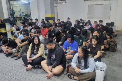 កម្លាំងសមត្ថកិច្ចឃាត់ខ្លួនជនសង្ស័យចំនួន១១១ពាក់ព័ន្ធករណីឆបោកតាមប្រព័ន្ធបច្ចេកវិទ្យានៅអគារមួយកន្លែងស្ថិតក្នុងសង្កាត់បឹងសាឡាង