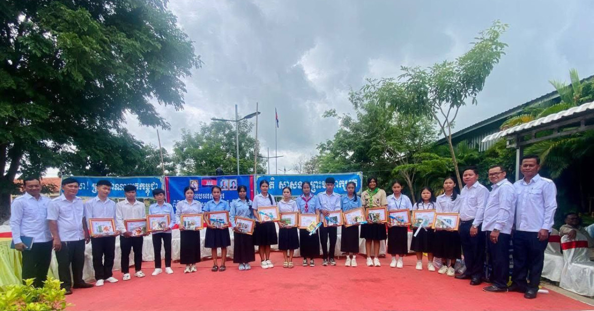 វិទ្យាល័យឈើទាលជ្រុំ ស្ថិតក្នុងស្រុកបាទីខេត្តតាកែវ ប្រារព្ធពិធីបើកបវេសនកាលឆ្នាំសិក្សាថ្មី រួមនឹងការអបអរសាទរដល់សិស្សនិទ្ទេសA
