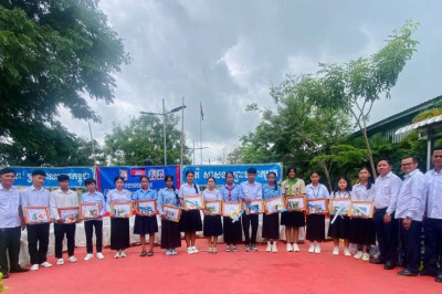 វិទ្យាល័យឈើទាលជ្រុំ ស្ថិតក្នុងស្រុកបាទីខេត្តតាកែវ ប្រារព្ធពិធីបើកបវេសនកាលឆ្នាំសិក្សាថ្មី រួមនឹងការអបអរសាទរដល់សិស្សនិទ្ទេសA