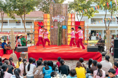 ៣ ថ្ងៃនៅខេត្តព្រះវិហារ បុណ្យភូមិមានជើង នាំប្រជាជនជាង ១មុីននាក់ ក្រាលកន្ទេលមើលល្ខោន របាំ លេងល្បែងប្រជាប្រិយ