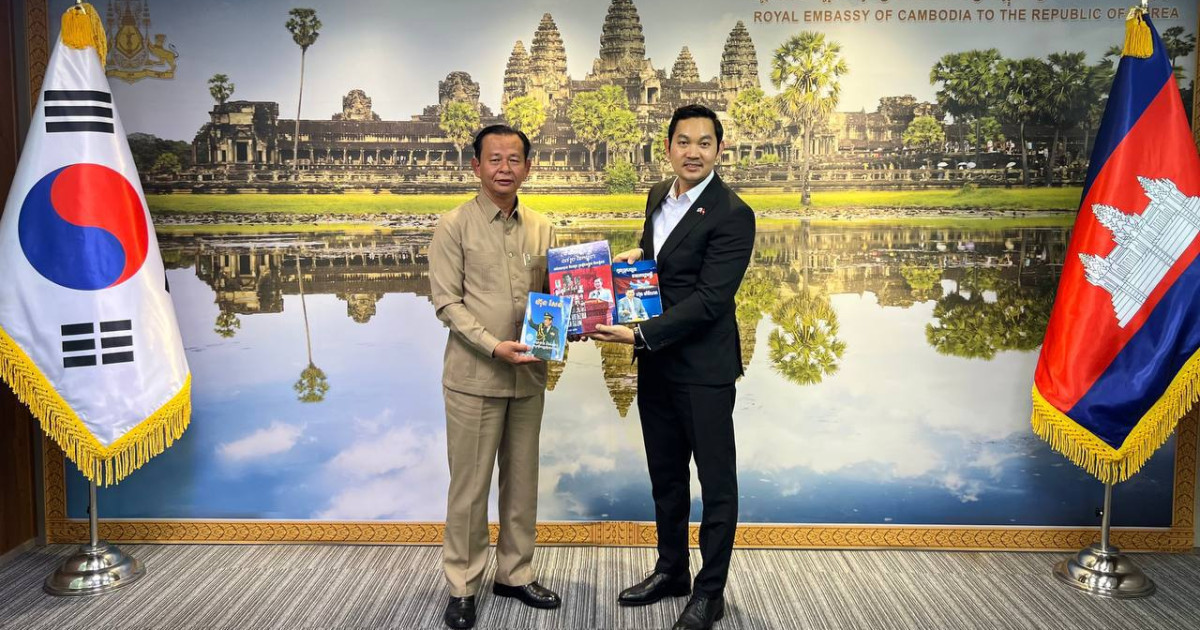 ឯកឧត្តមបណ្ឌិត ឆាយ សុផល ដឹកនាំមន្រ្តីសមាគមអ្នកសារព័ត៌មានអាស៊ីចូលជូបឯកអគ្គរាជទូតកម្ពុជានៅកូរ៉េ