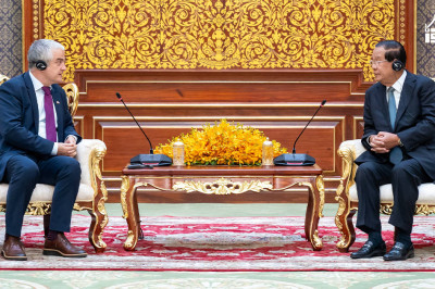 សម្តេចតេជោ ហ៊ុន សែន ប្រមុខរដ្ឋស្តីទី ទទួលជួបសម្តែងការគួរសមជាមួយឯកអគ្គរាជទូតដាណឺម៉ាក