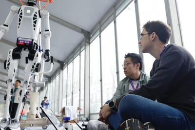 ម៉ារ៉ាតុងរ៉ូបូត៖ ការឆ្ពោះទៅរកគន្លងផ្លូវល្បឿនលឿននៃការអភិវឌ្ឍបច្ចេកវិទ្យាបញ្ញាសិប្បនិម្មិតរបស់ចិន