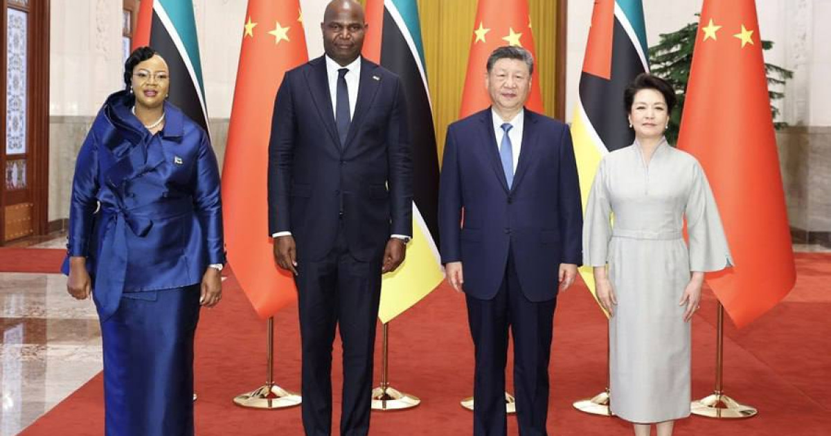 លោក Xi Jinping ប្រធានរដ្ឋចិនជួបពិភាក្សាការងារជាមួយលោក Chapoប្រធានាធិបតី Mozambique