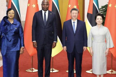 លោក Xi Jinping ប្រធានរដ្ឋចិនជួបពិភាក្សាការងារជាមួយលោក Chapoប្រធានាធិបតី Mozambique