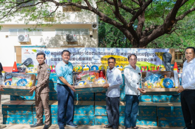 វេទិកាសម្ព័ន្ធសង្គមស៊ីវិល ផ្តល់សម្ភារកីឡាកញ្ចប់ផែនដាឆ្នាំ២០២៦ ជូនសាលារៀនចំនួន៦៧៨កន្លែងនៅកម្ពុជា